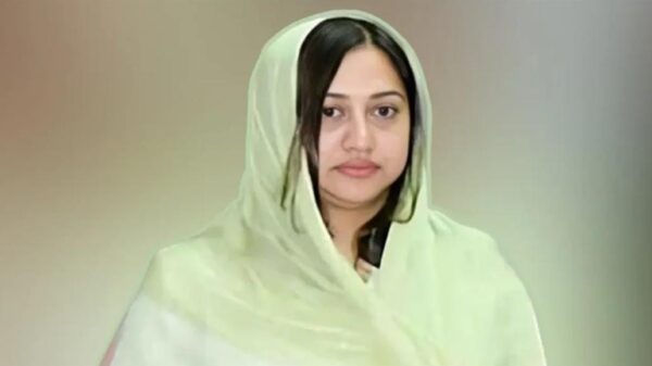 দেশে ফিরেছেন শর্মিলা রহমান সিঁথি